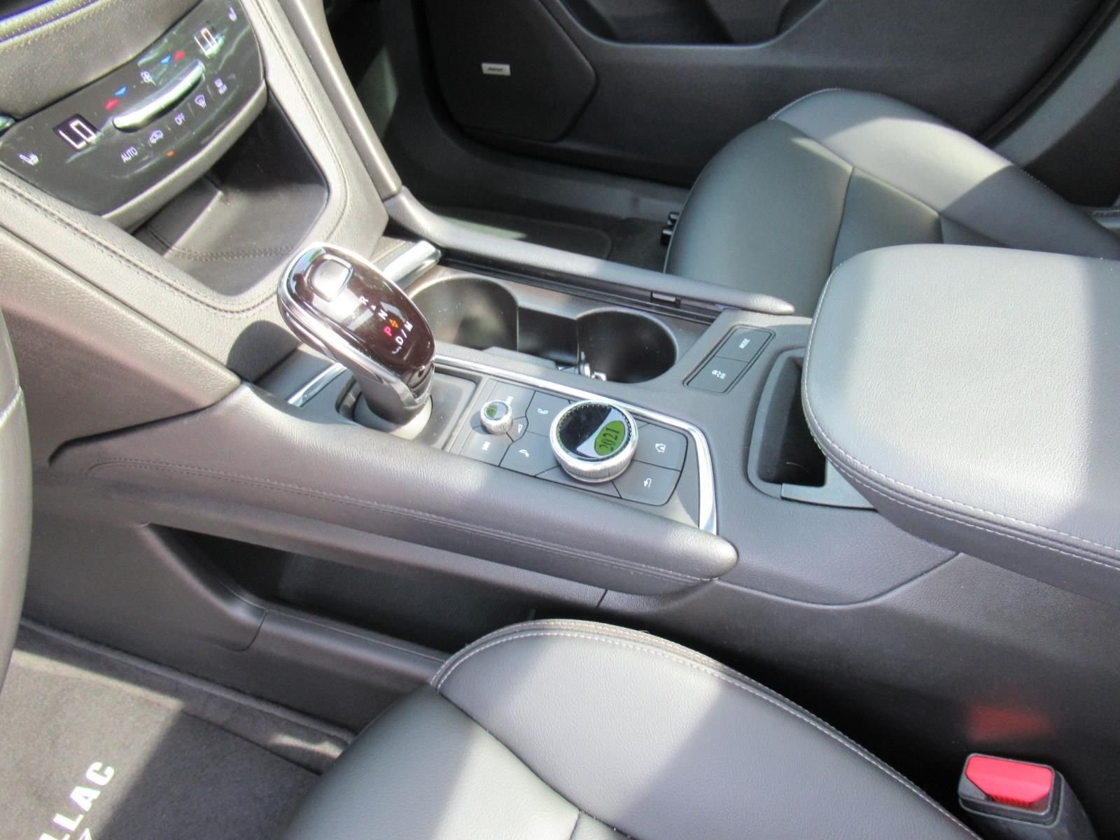 Used 2022 White Cadillac Luxury image 19