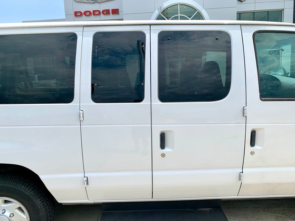 Used 2003 White Ford  image 19