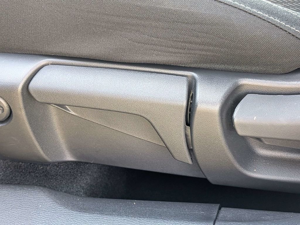 Used 2024  Mitsubishi ES image 19