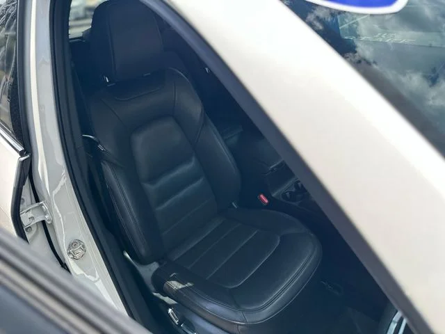 Used 2020 White Mazda Signature image 28