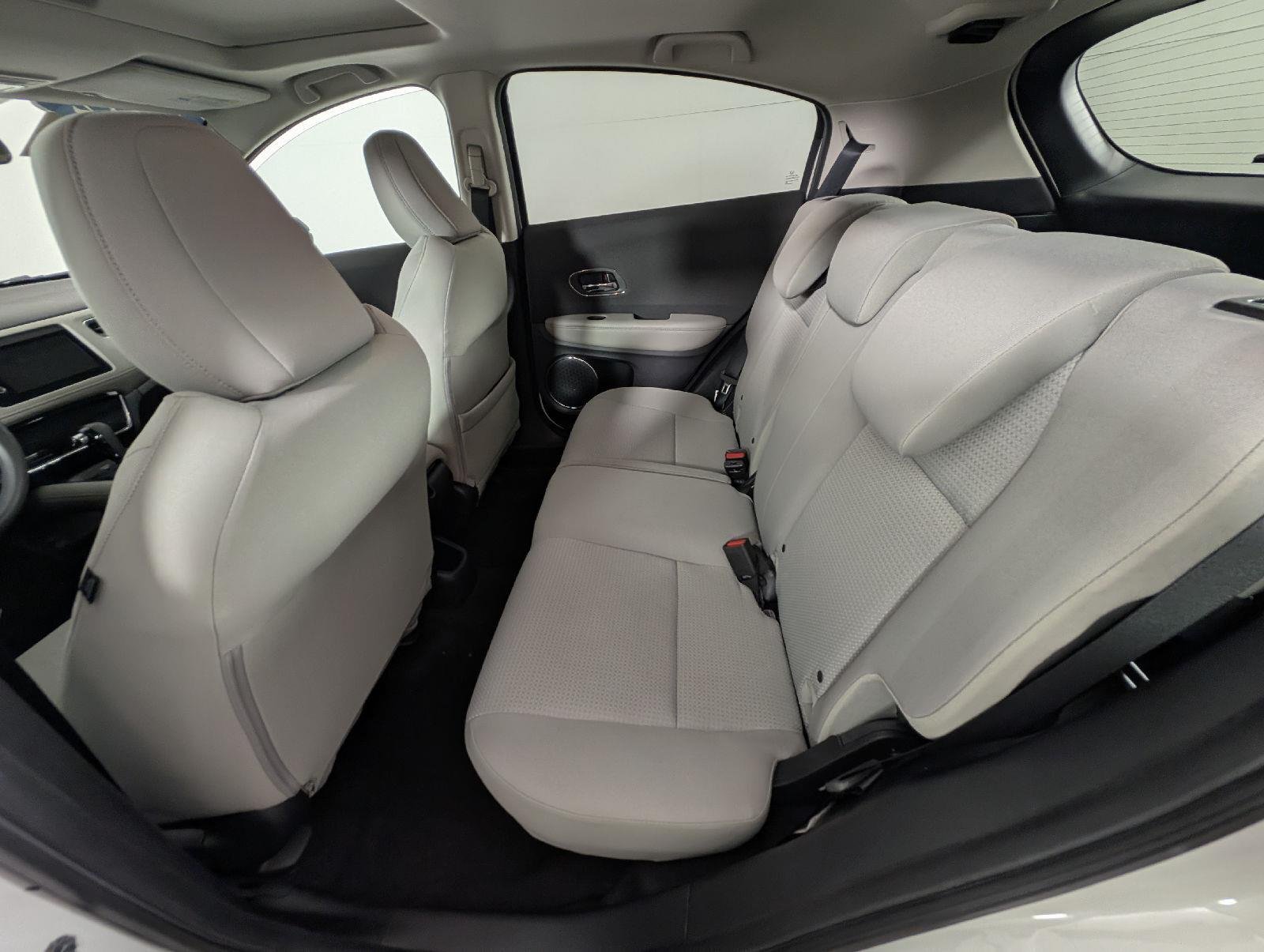 Used 2022 Platinum White Pearl Honda EX image 30