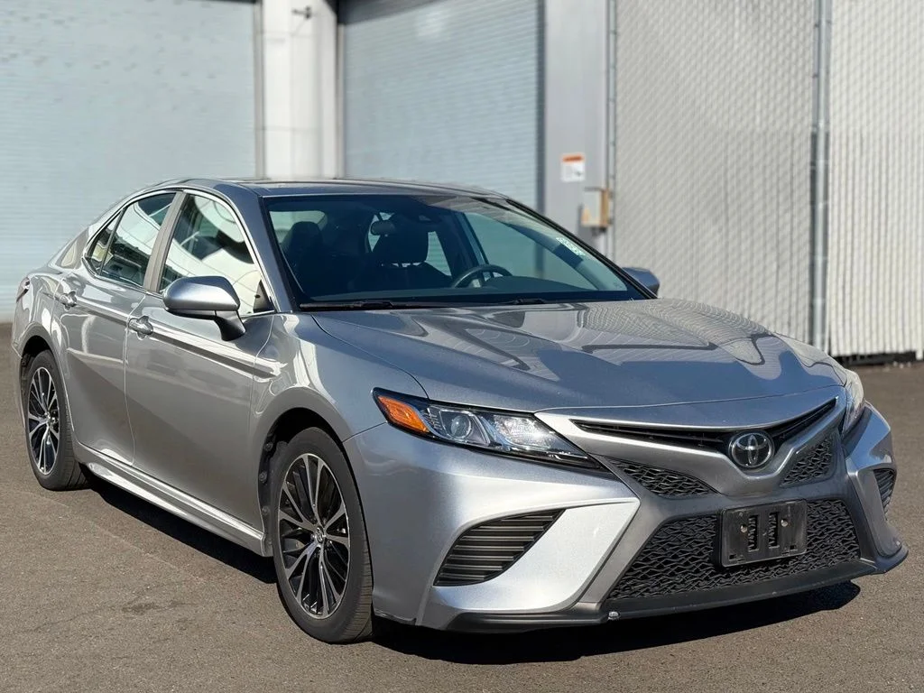 Used 2019 Celestial Silver Metallic Toyota SE image 7