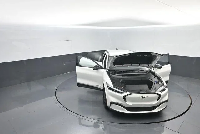 New 2026 Star White Metallic Tri-coat Ford Premium image 41