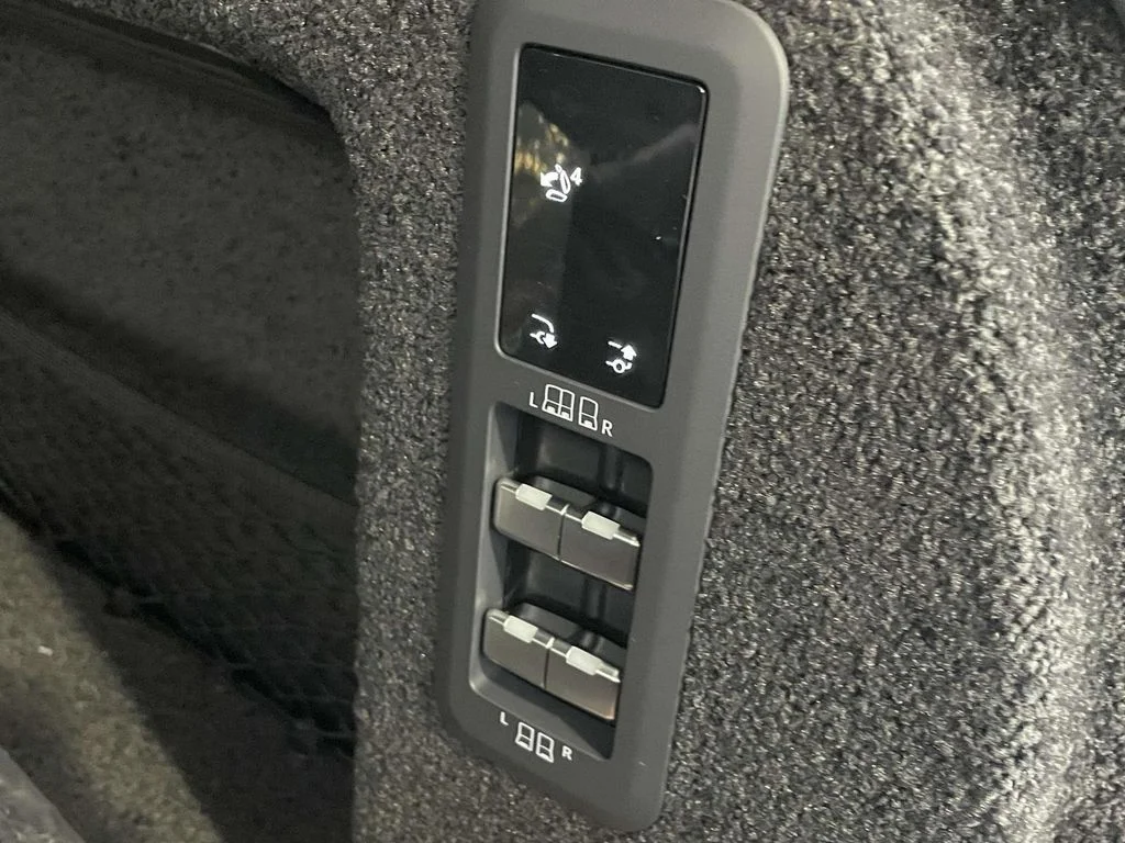 New 2026 Santorini Black Land Rover SE image 20