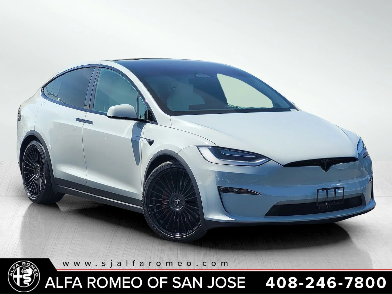 2023 Tesla Model X Long Range's photo
