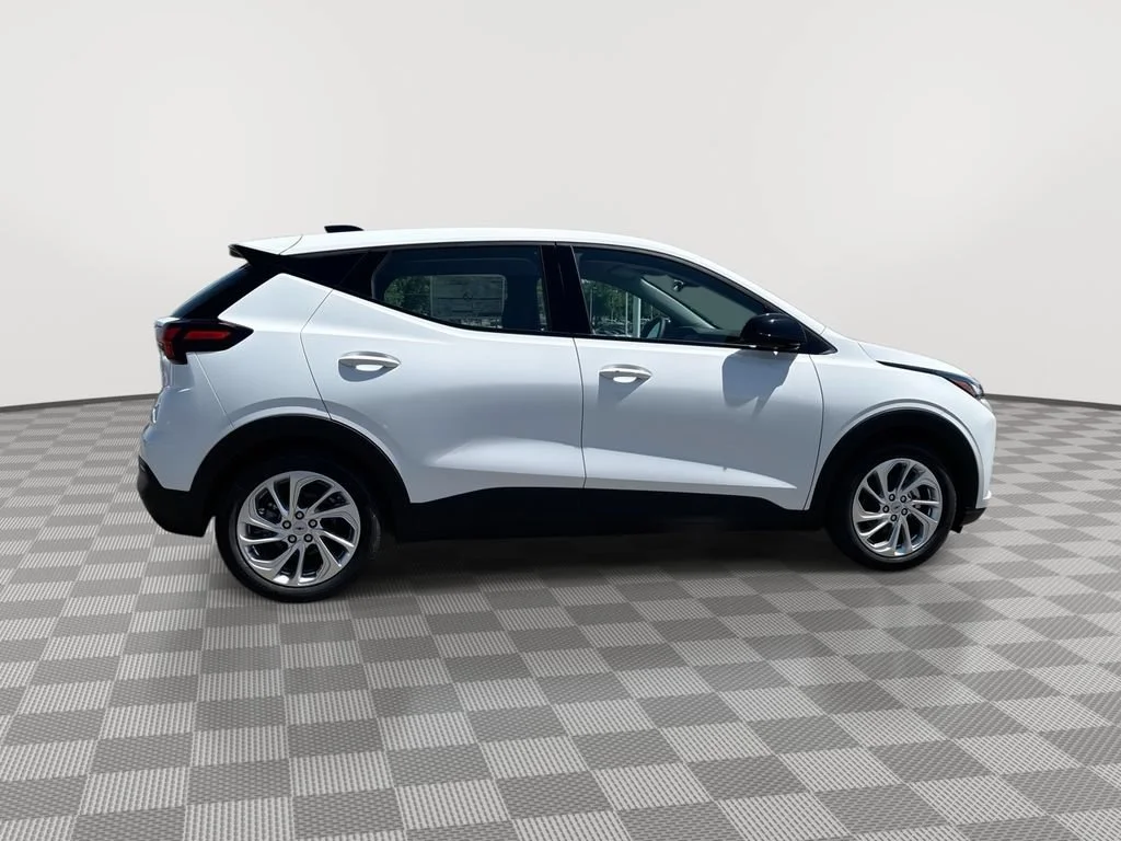 New 2027 Summit White Chevrolet LT image 10