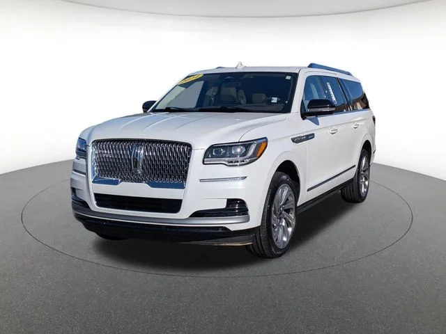 Used 2024 White Lincoln Reserve image 7