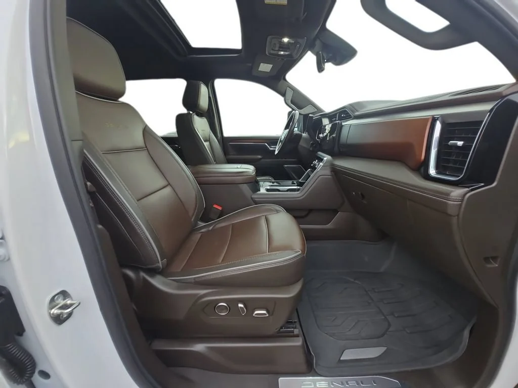 Used 2024 White Frost Tricoat GMC Denali image 16