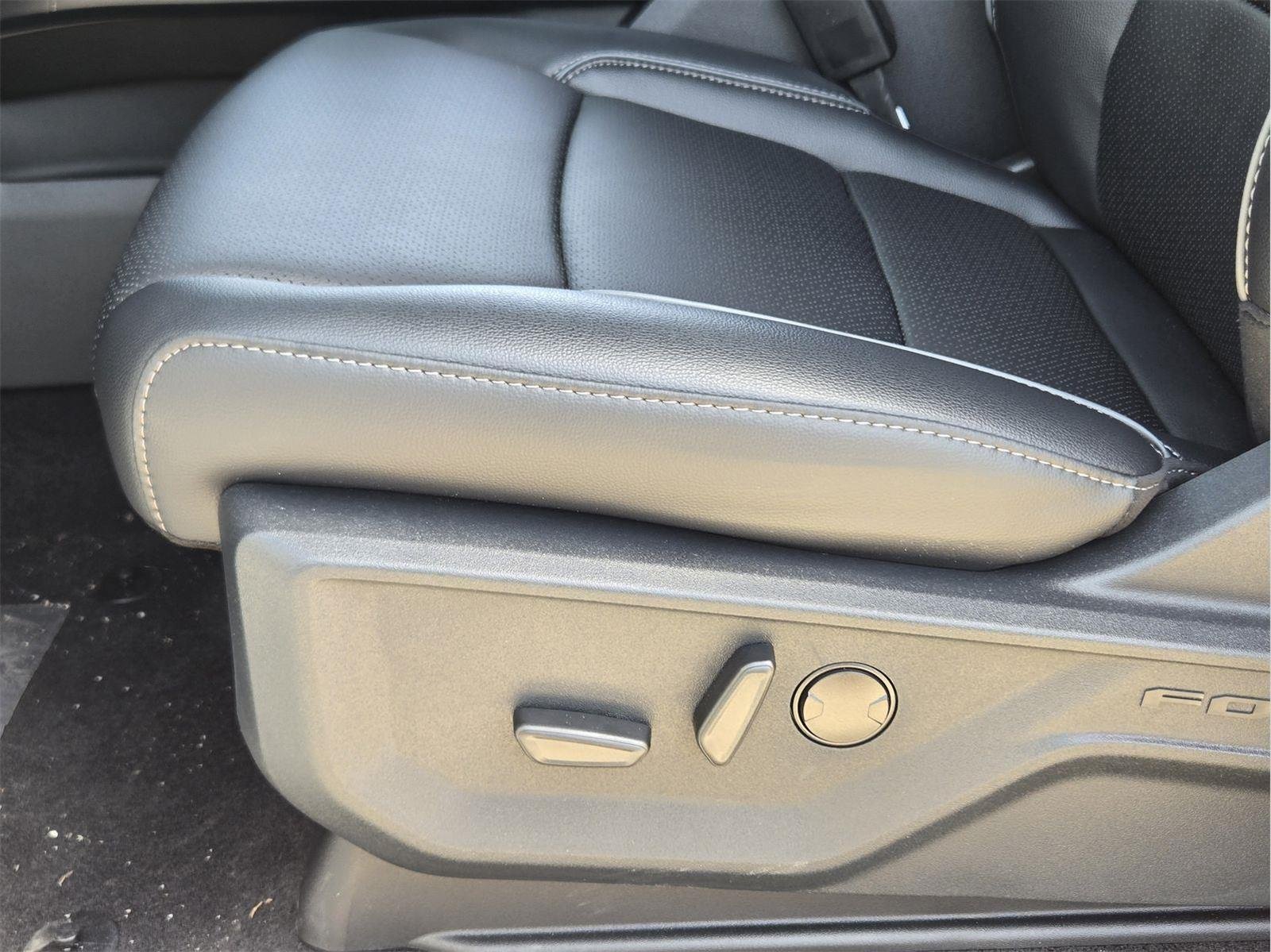 New 2026 Star White Metallic Tri-Coat Ford Lariat® image 16