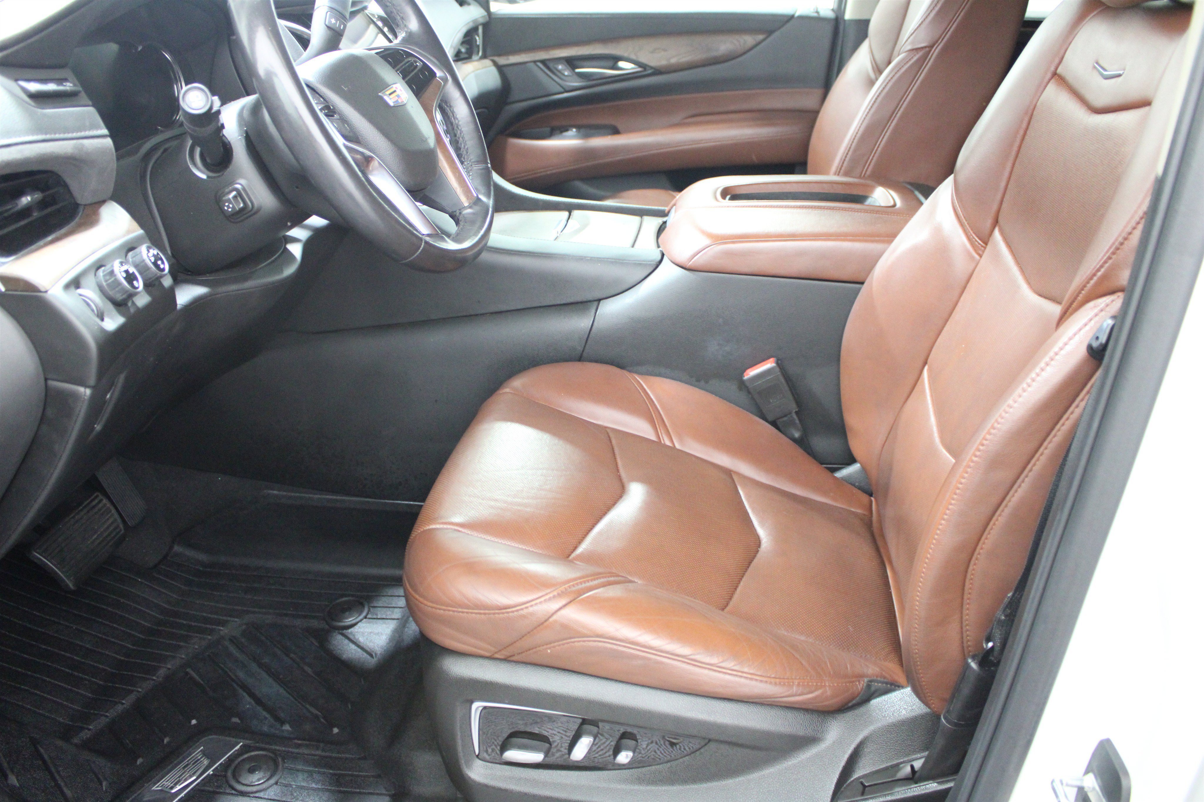 Used 2020 Crystal White Tricoat Cadillac Premium Luxury 4x4 image 6