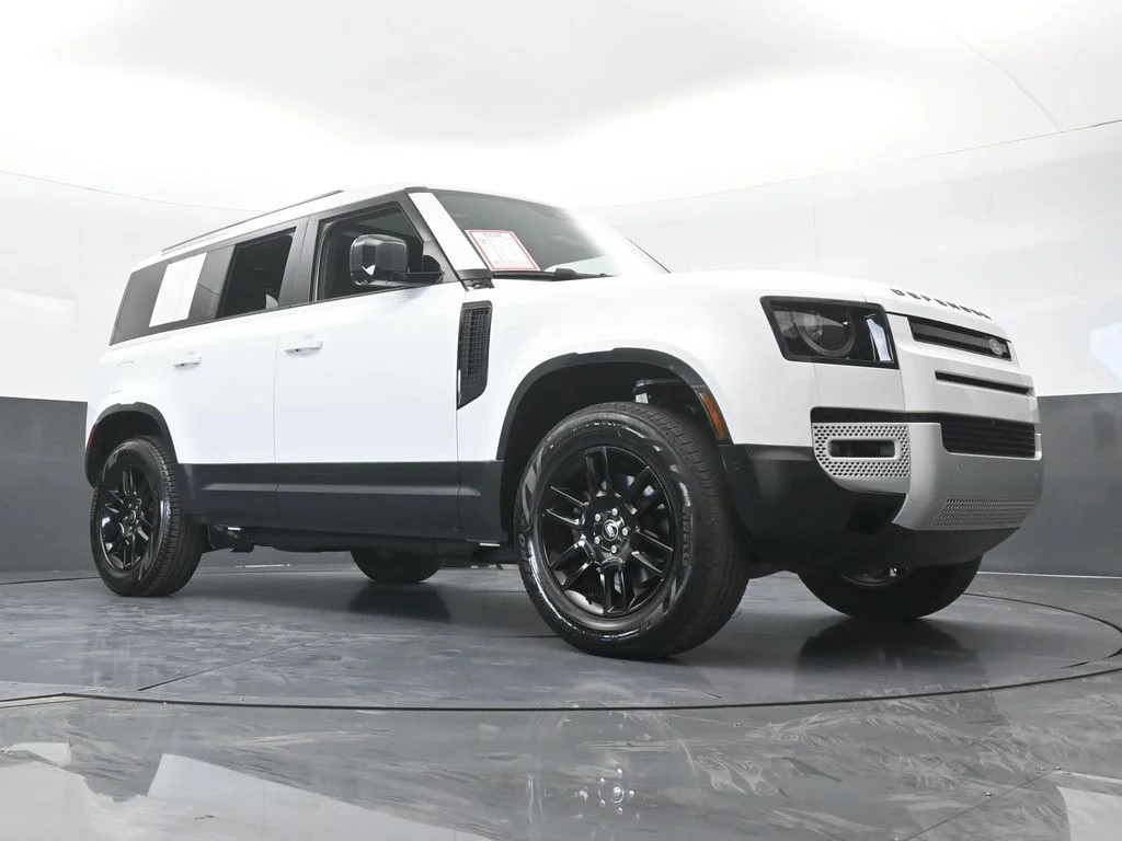 Used 2025 White Land Rover S image 79