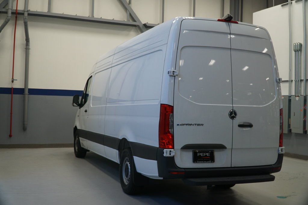 New 2025 Arctic+White Mercedes-Benz Cargo 170 WB image 22