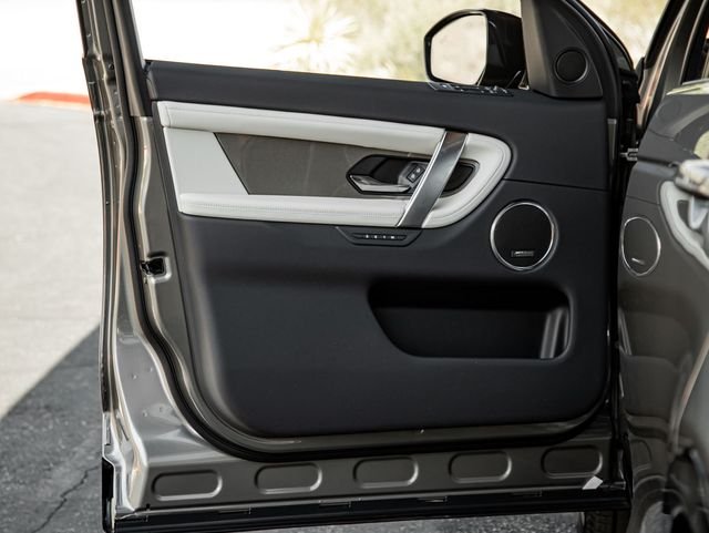 New 2024 Silicon Silver Land Rover SE image 12