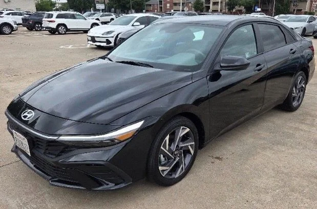 Used 2025 Black Hyundai SEL Sport image 2