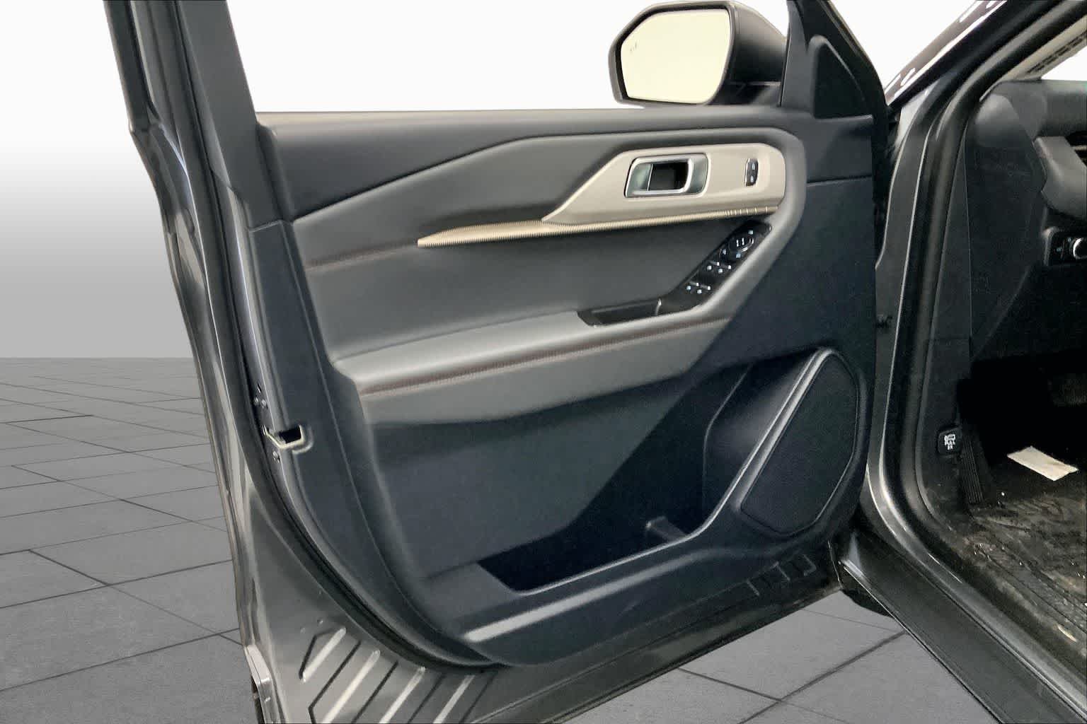 New 2026 Carbonized Gray Metallic Ford Active image 10