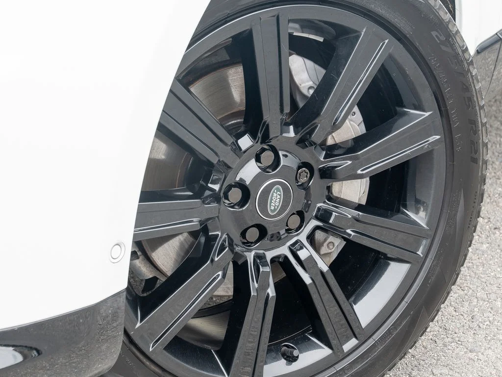 Used 2022 White Land Rover HSE Silver Edition image 9