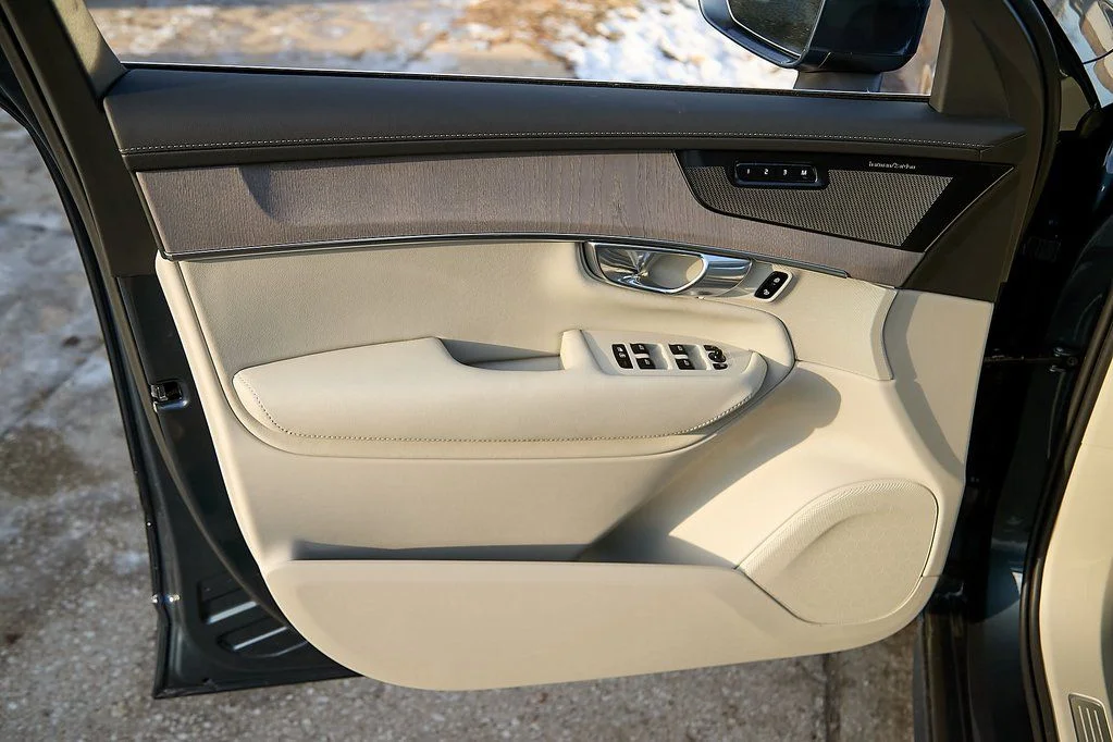 New 2026 Denim Blue Volvo Ultra image 9