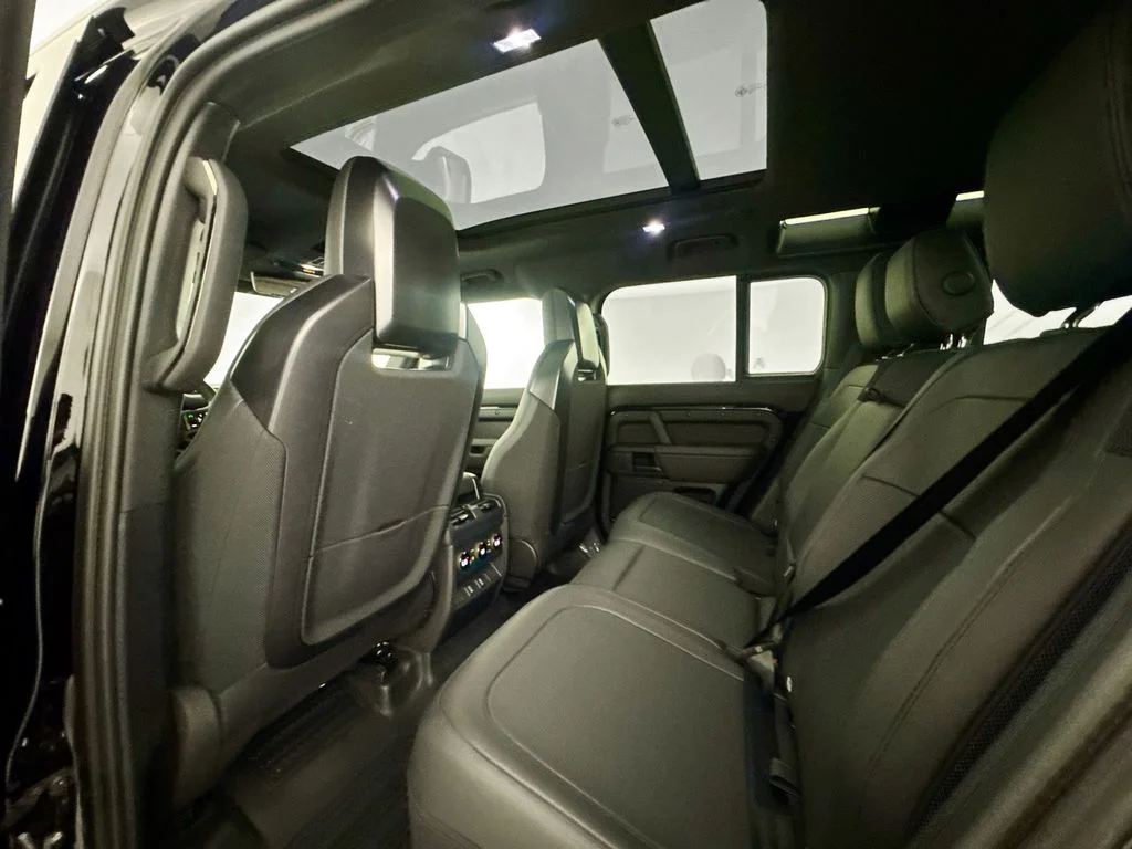 New 2026 Narvik Black Land Rover OCTA Black image 23