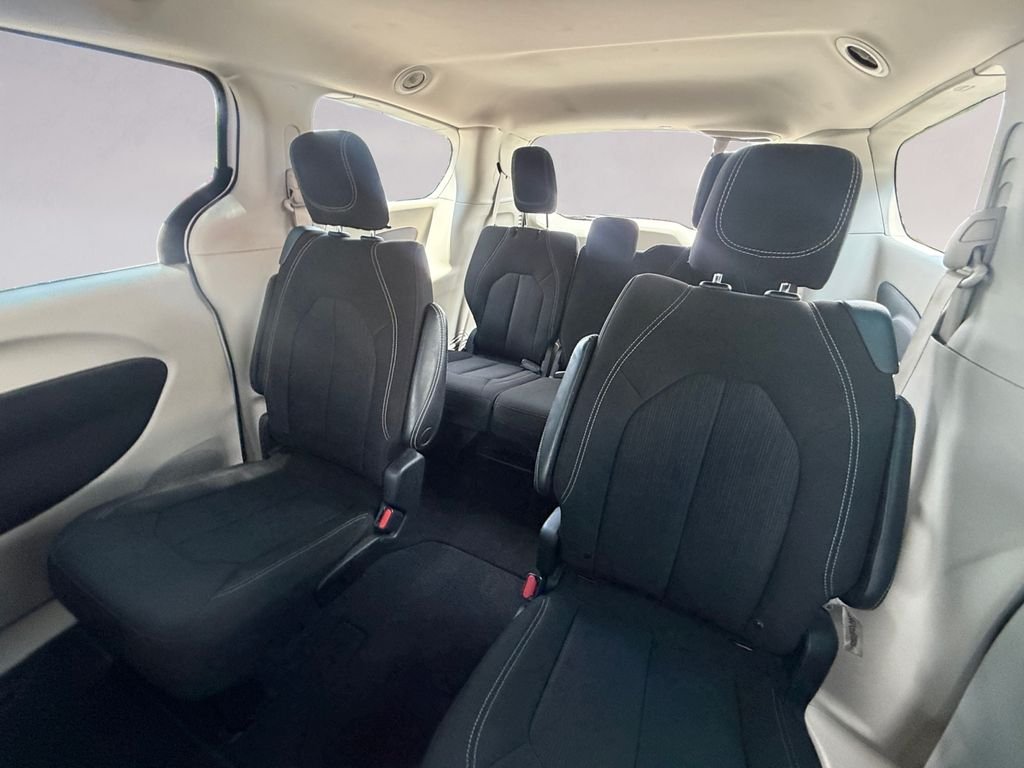 Used 2023 White Chrysler LX image 16