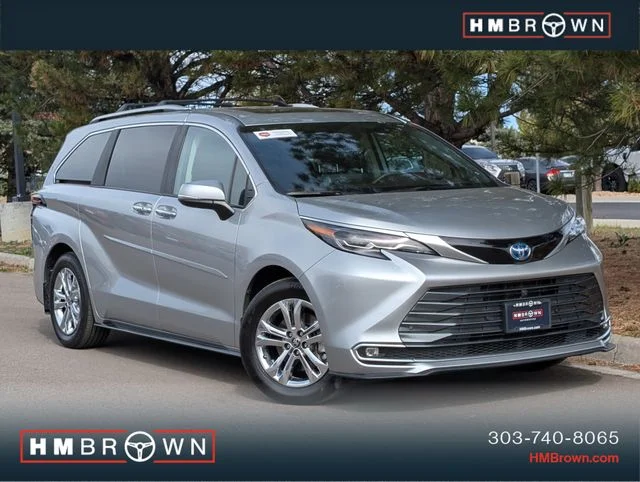 2024 Toyota Sienna Platinum 7-Passenger Hybrid AWD's photo