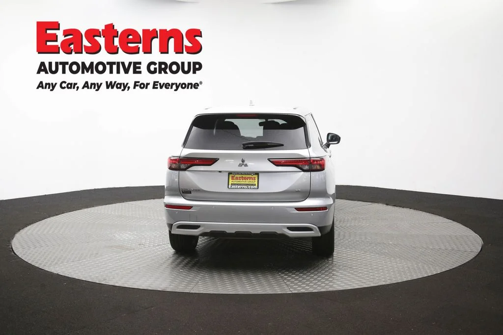Used 2024 Silver Mitsubishi SE image 37