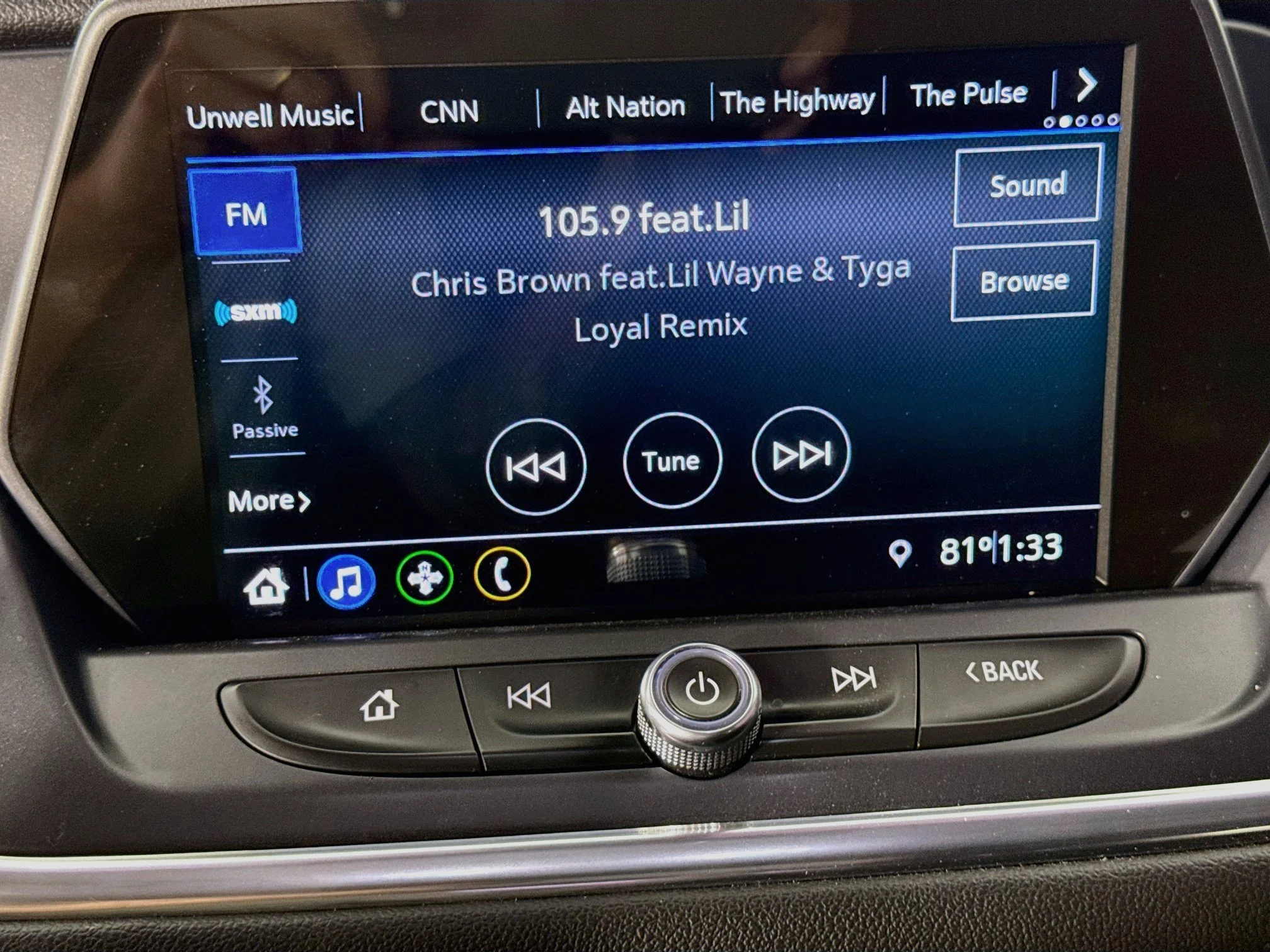Used 2020 SUMMIT WHITE Chevrolet LT image 17