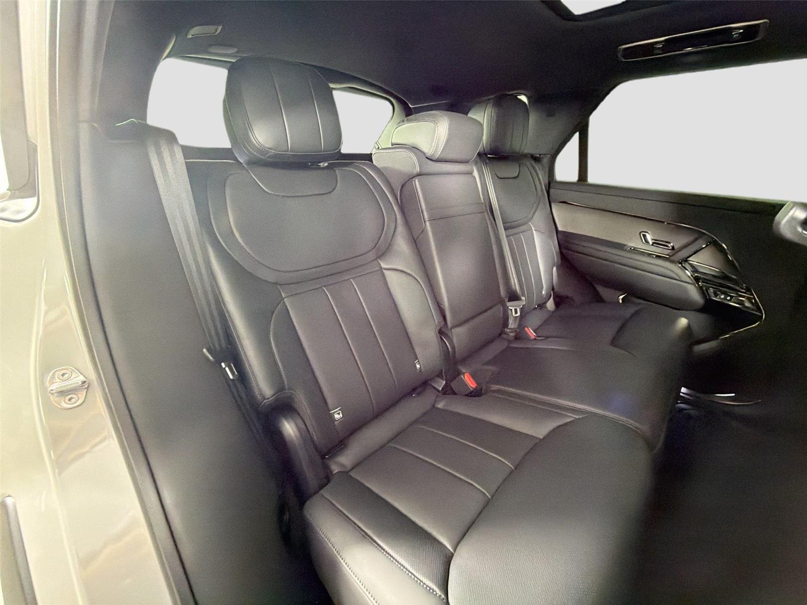 New 2026 Borasco Grey Land Rover SE P360 image 25