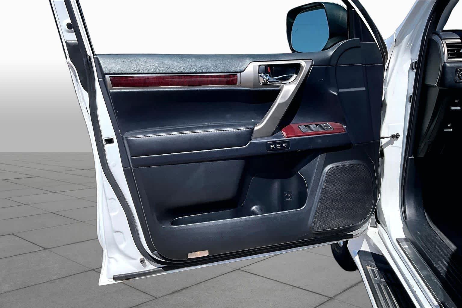 Used 2019 Starfire Pearl Lexus Premium image 22