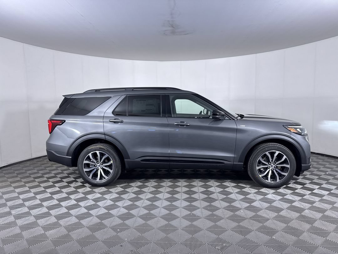New 2027 Carbonized Gray Metallic Ford ST-Line image 10