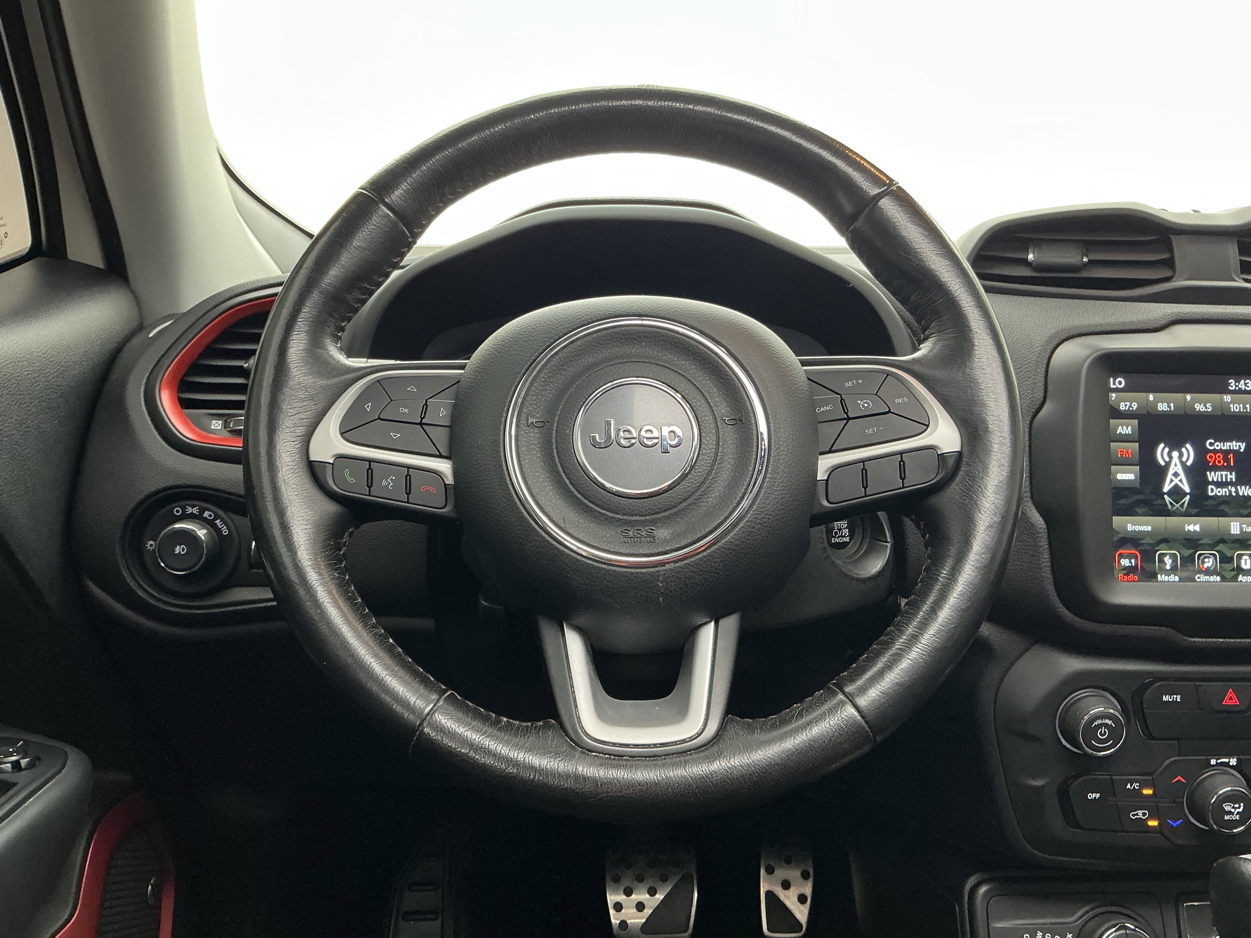 Used 2018 Alpine White Jeep Trailhawk image 21
