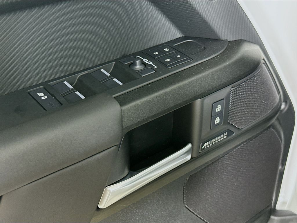 2025 Land Rover Defender V8 - Photo 20