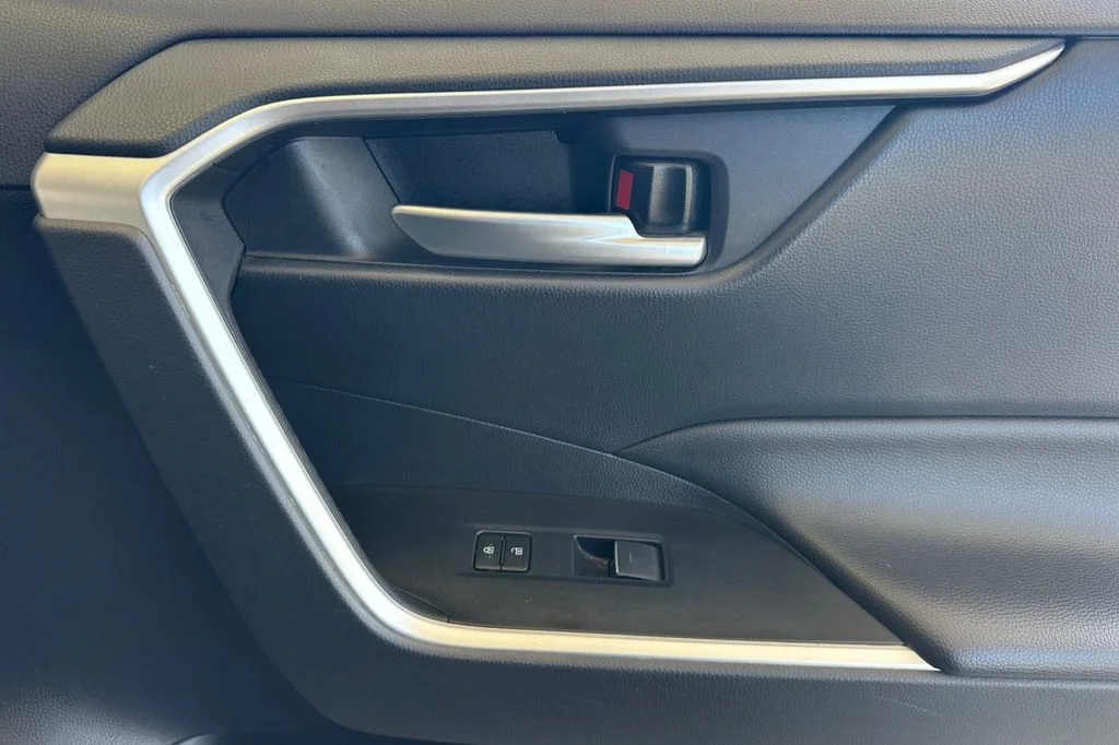 2025 Toyota RAV4 XLE Premium - Photo 20