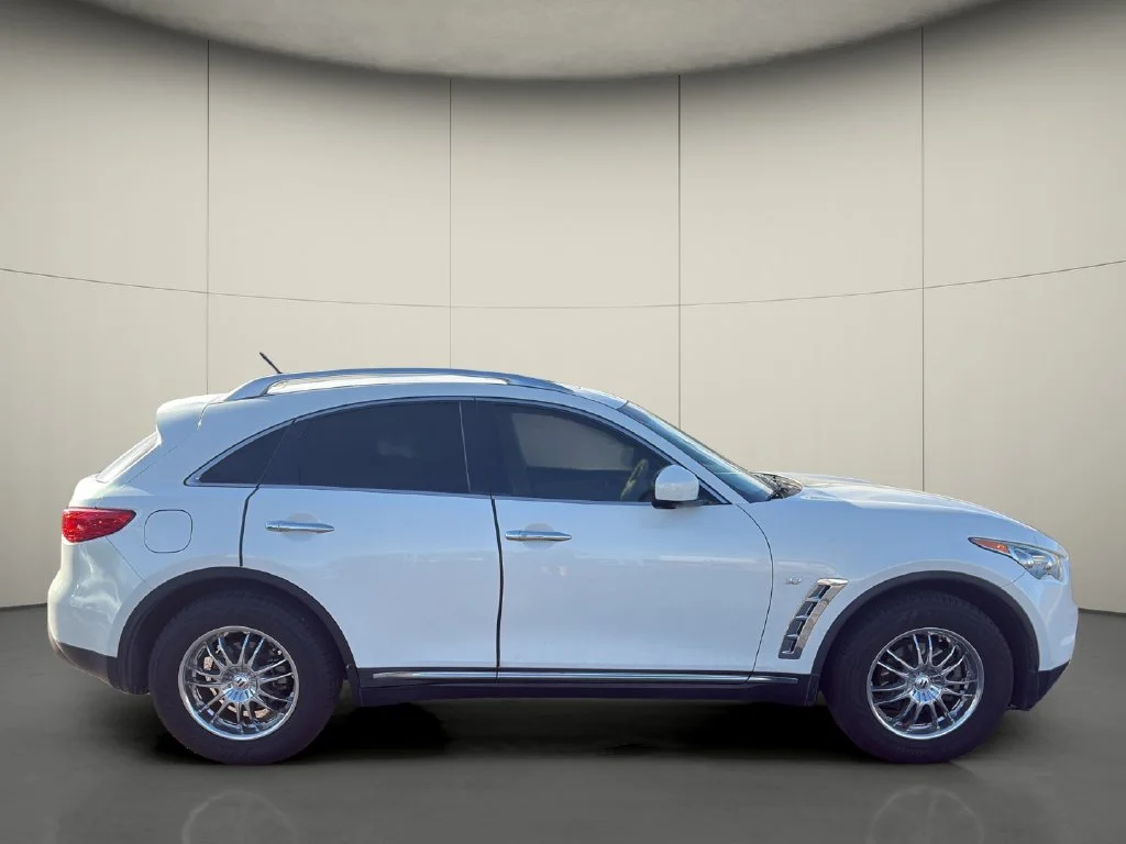 Used 2014 White INFINITI Base image 8