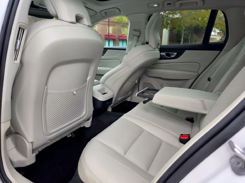 Used 2025  Volvo Plus image 29