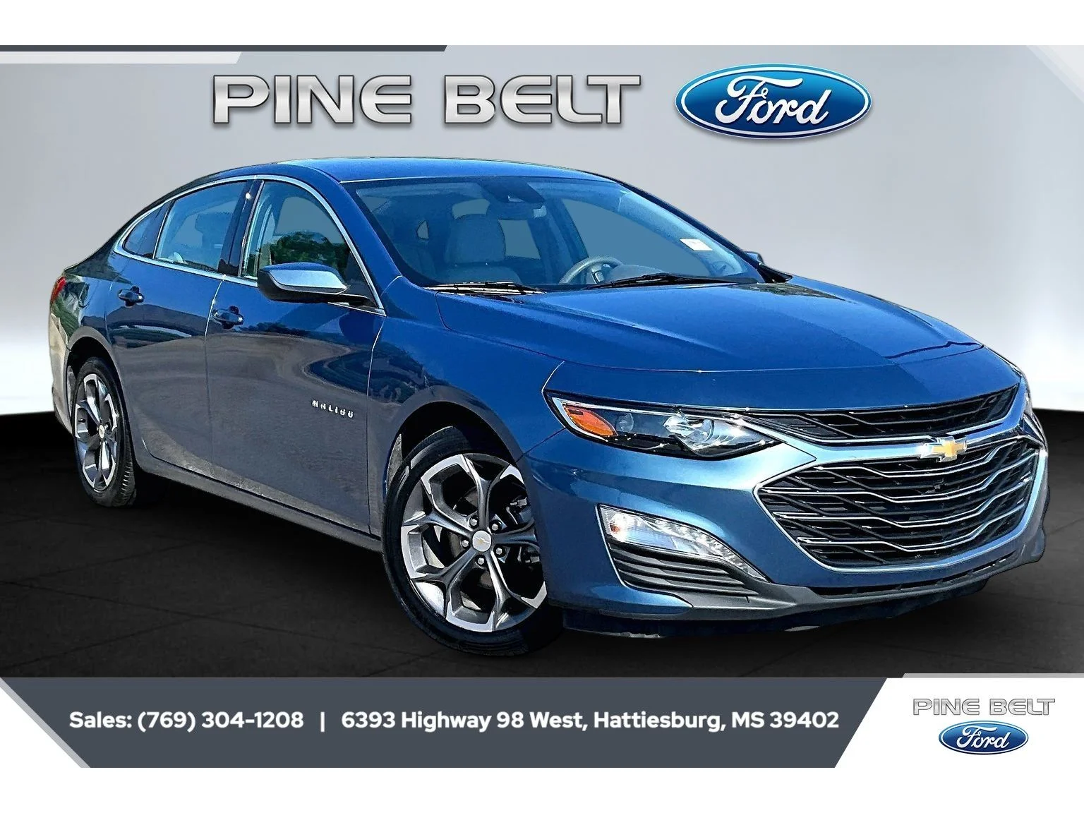 Used 2024 Lakeshore Blue Metallic Chevrolet LT image 1