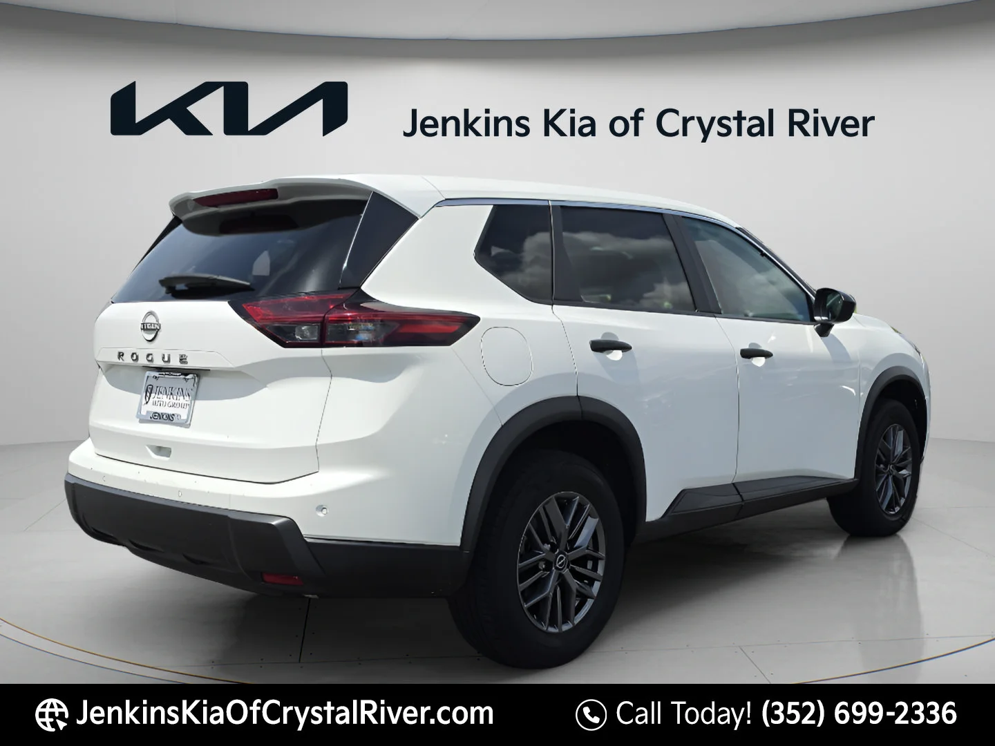 Used 2024 Glacier White Nissan S image 5