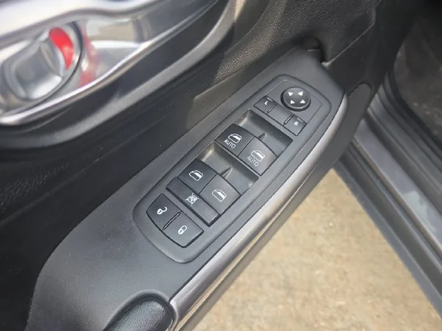 Used 2020 Gray Jeep Latitude Plus image 16