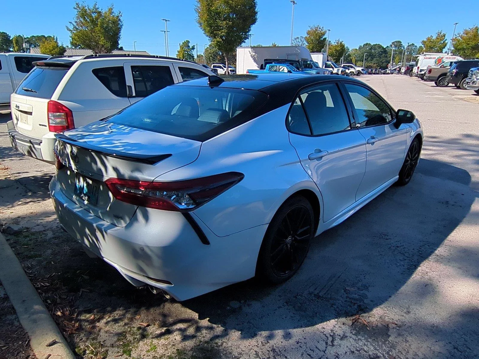 Used 2022 Wind Chill Pearl w/Midnight Black Metallic Roof Toyota XSE V6 image 5