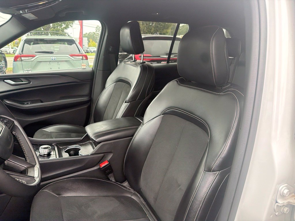 Used 2024 White Jeep Altitude image 13