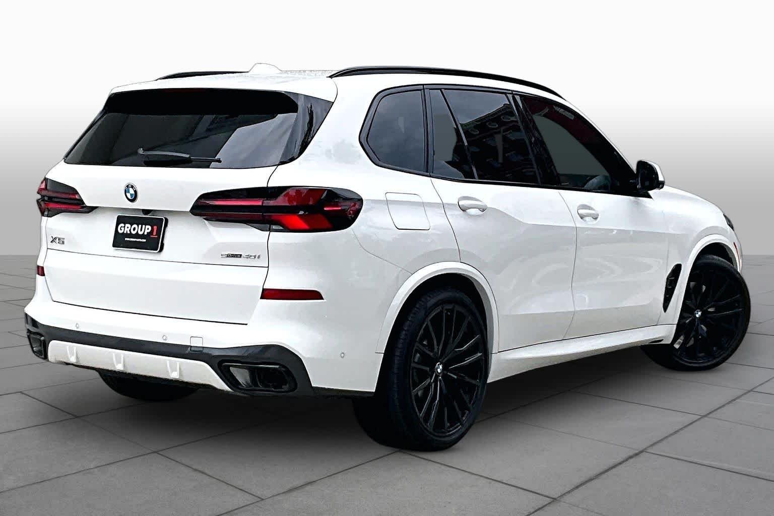 Used 2026 Alpine White BMW sDrive40i image 12