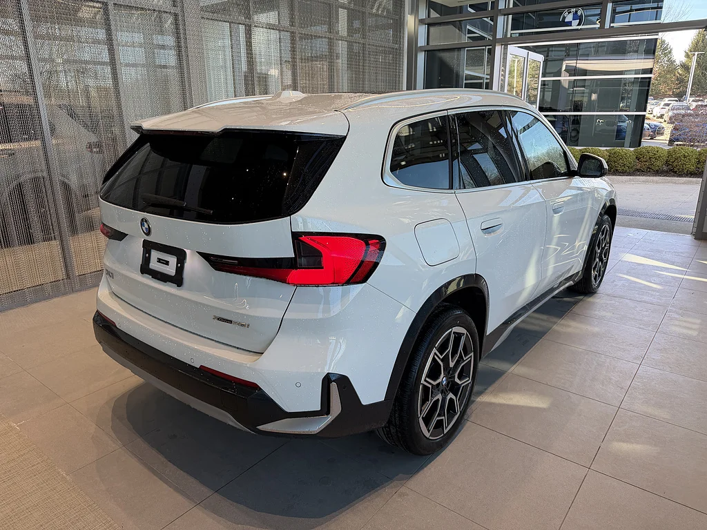 New 2026 Alpine White BMW xDrive28i image 6