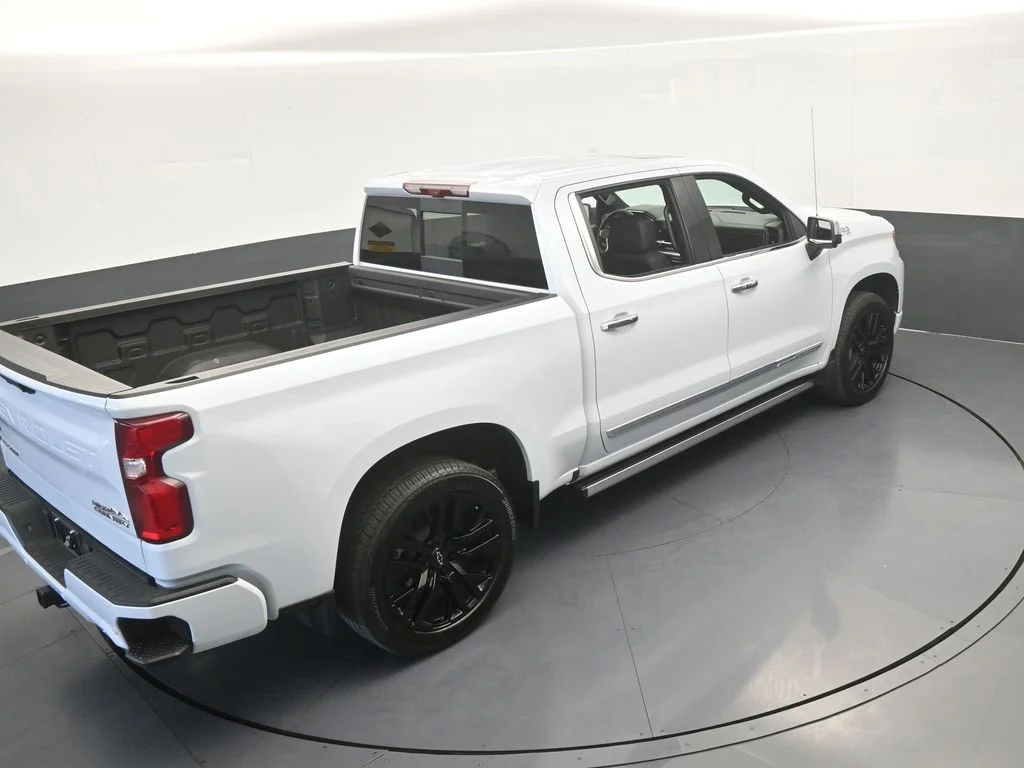 Used 2026 Summit White Chevrolet High Country image 67