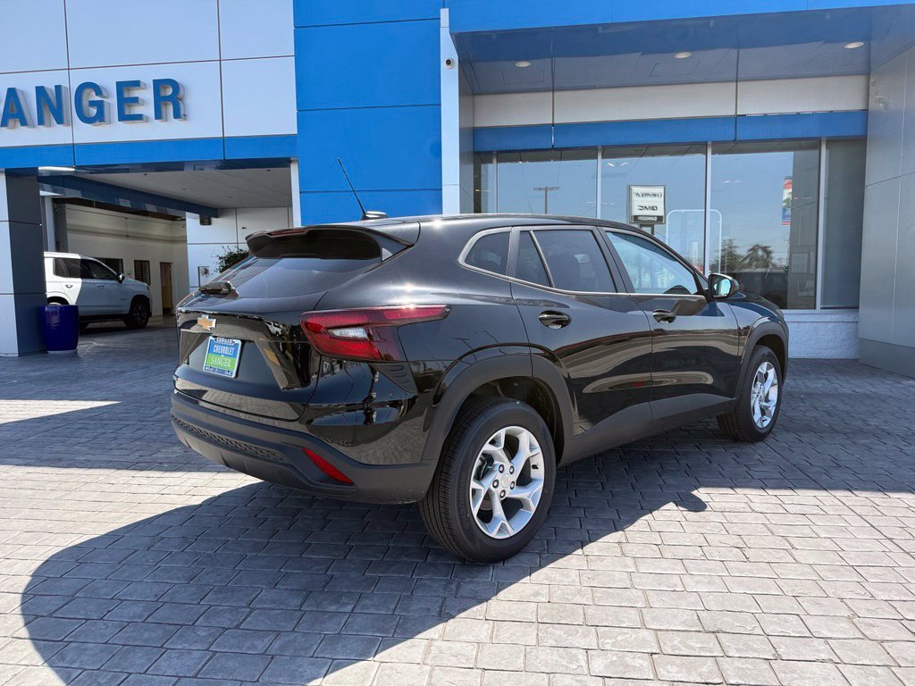 2026 Chevrolet Trax LS - Photo 10