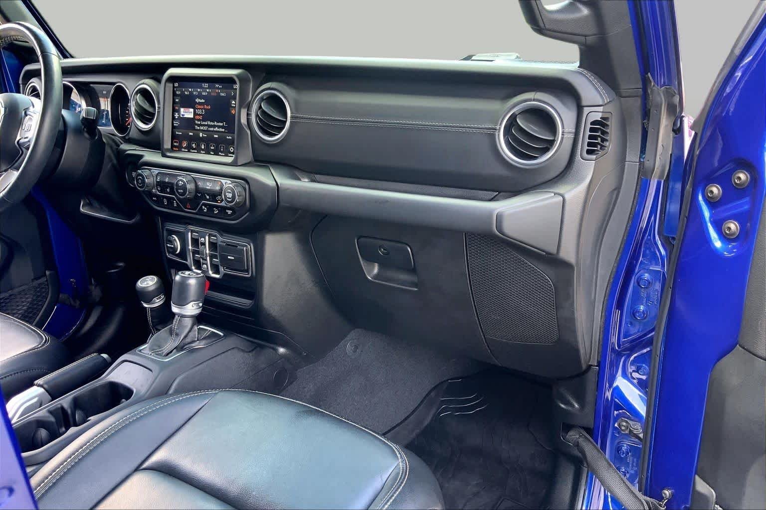 Used 2020 Ocean Blue Metallic Clearcoat Jeep Sahara image 19