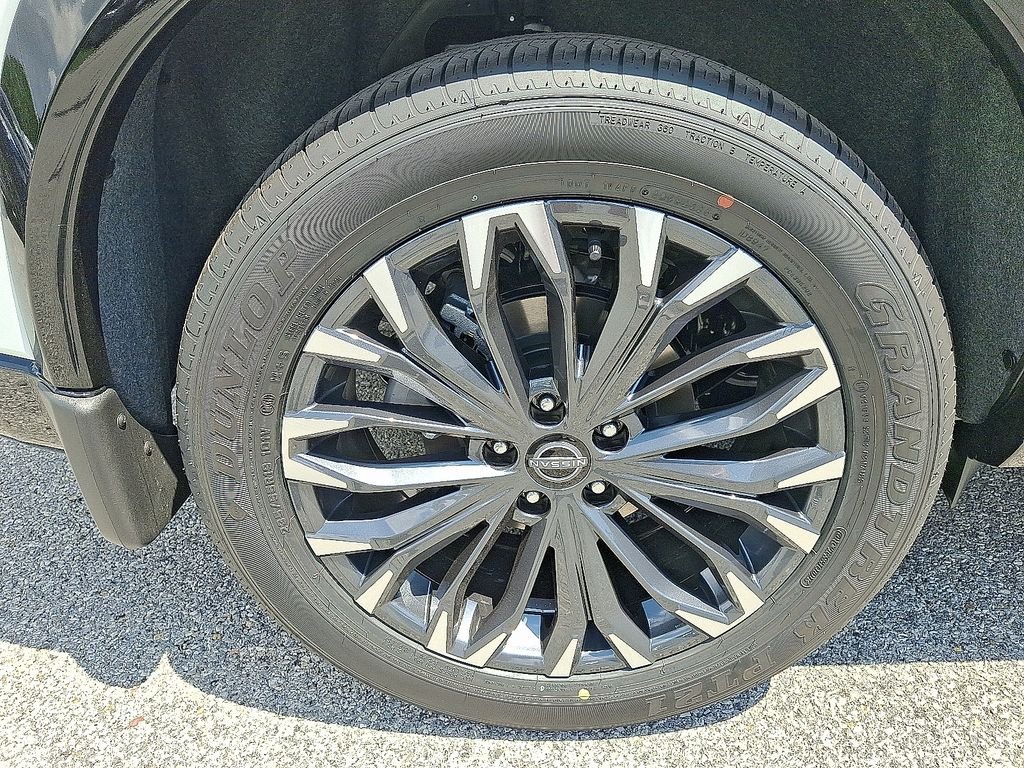 New 2026 Everest White Pearl TriCoat / Super Black Two-tone Nissan Platinum image 5
