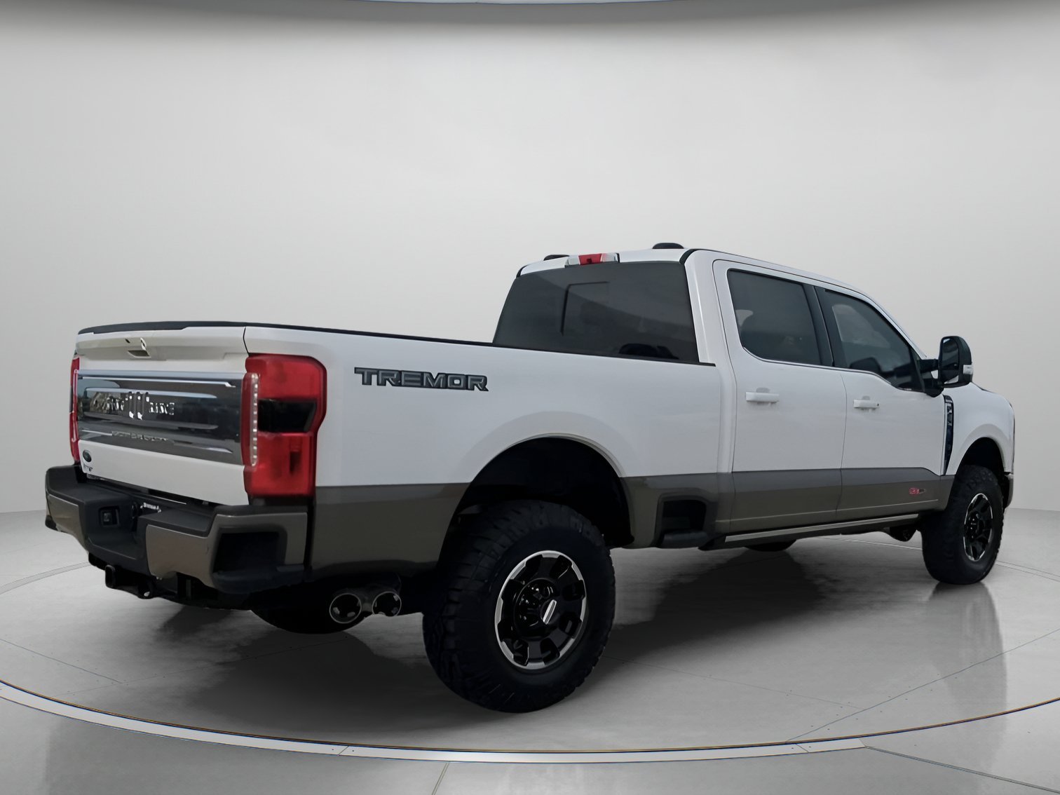 New 2026 Star White Metallic Tri-Coat Ford F-250® King Ranch® image 25