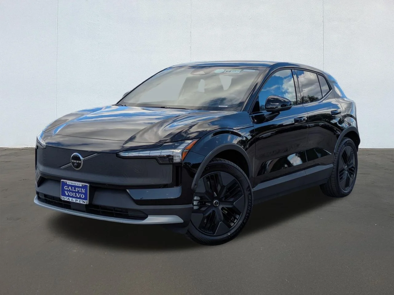 2026 Volvo EX30 Twin Motor Cross Country Ultra's photo
