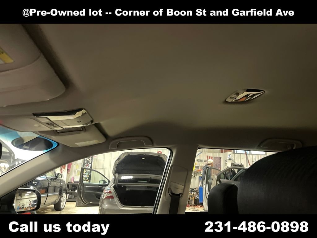 Used 2012  Subaru 2.5i Premium image 12