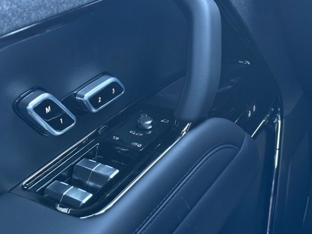 New 2026 Carpathian Grey Land Rover Dynamic SE image 13