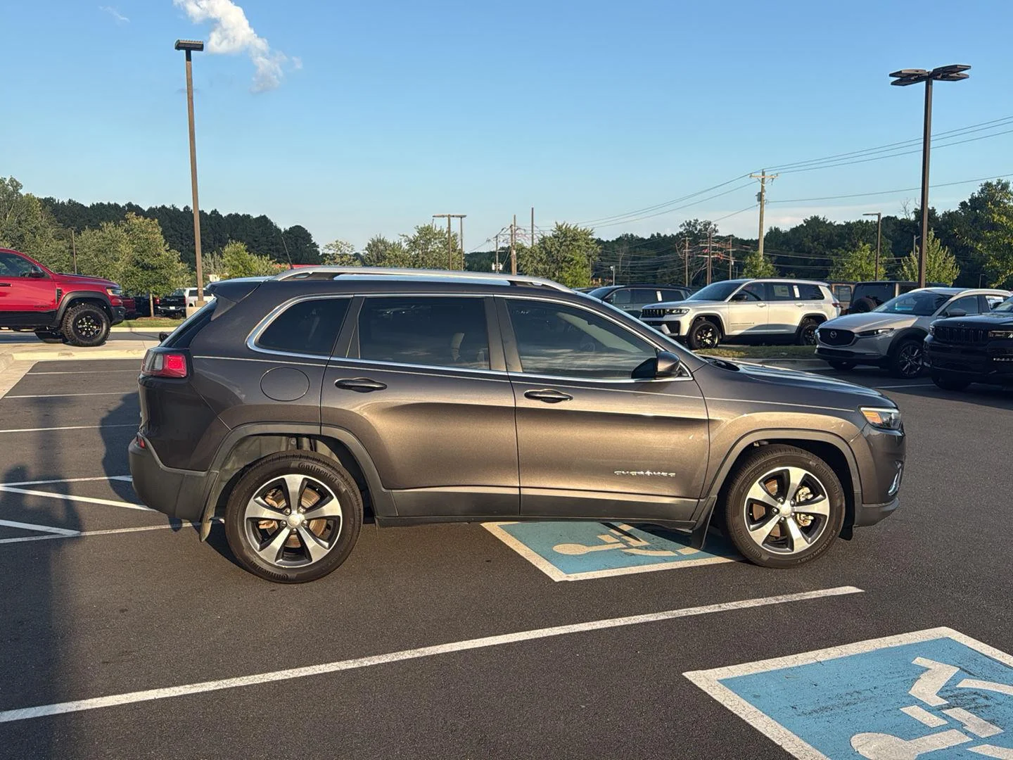 Used 2019 Granite Crystal Metallic Clearcoat Jeep Limited image 5